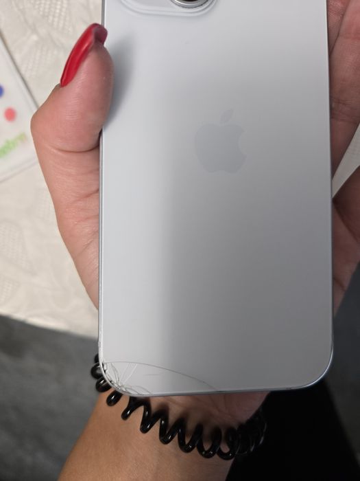 Iphone 15 128gb със следи от употреба
