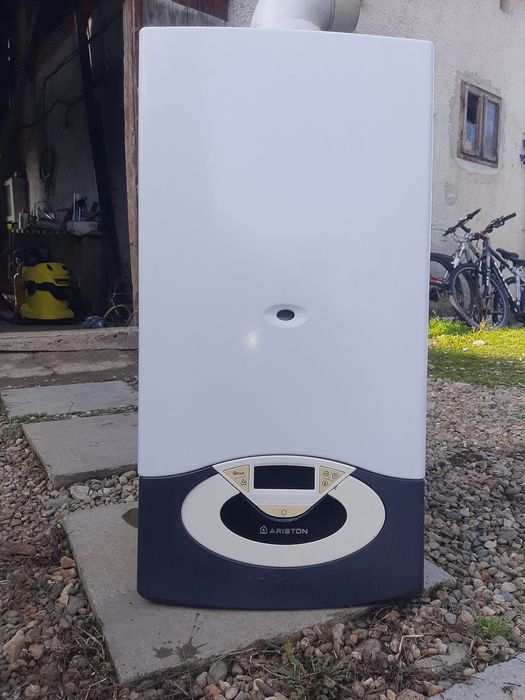 Vând  centrală ariston genus one  an 2011