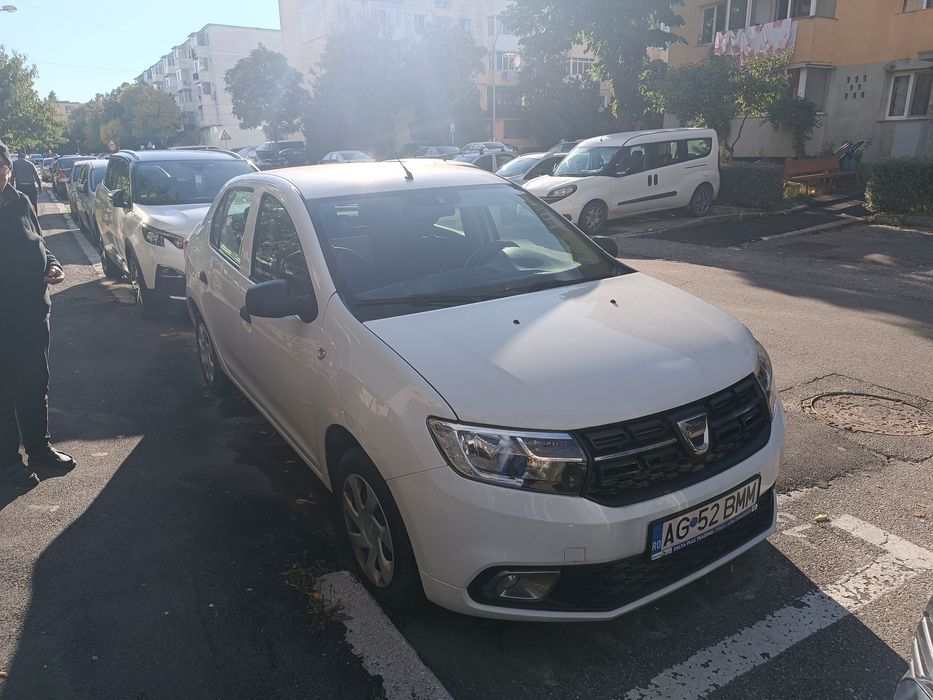 Vând Dacia Logan