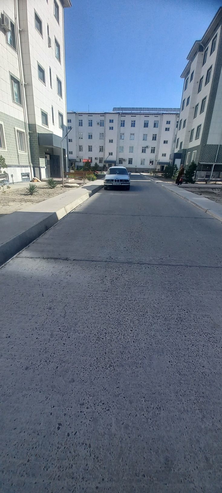 Bmw e34 525 sotiladi