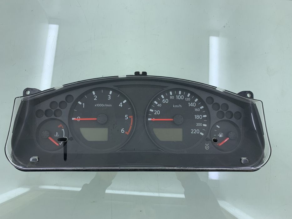 Dezmembrez Ceas bord de pe Nissan NAVARA 2004-2011