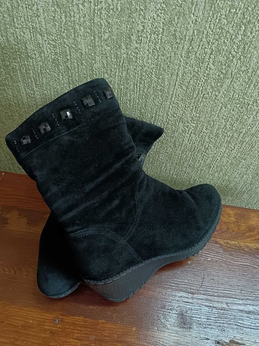 Сапоги зимние натуральные замшевые размер 39. Б/у в отличном состоянии