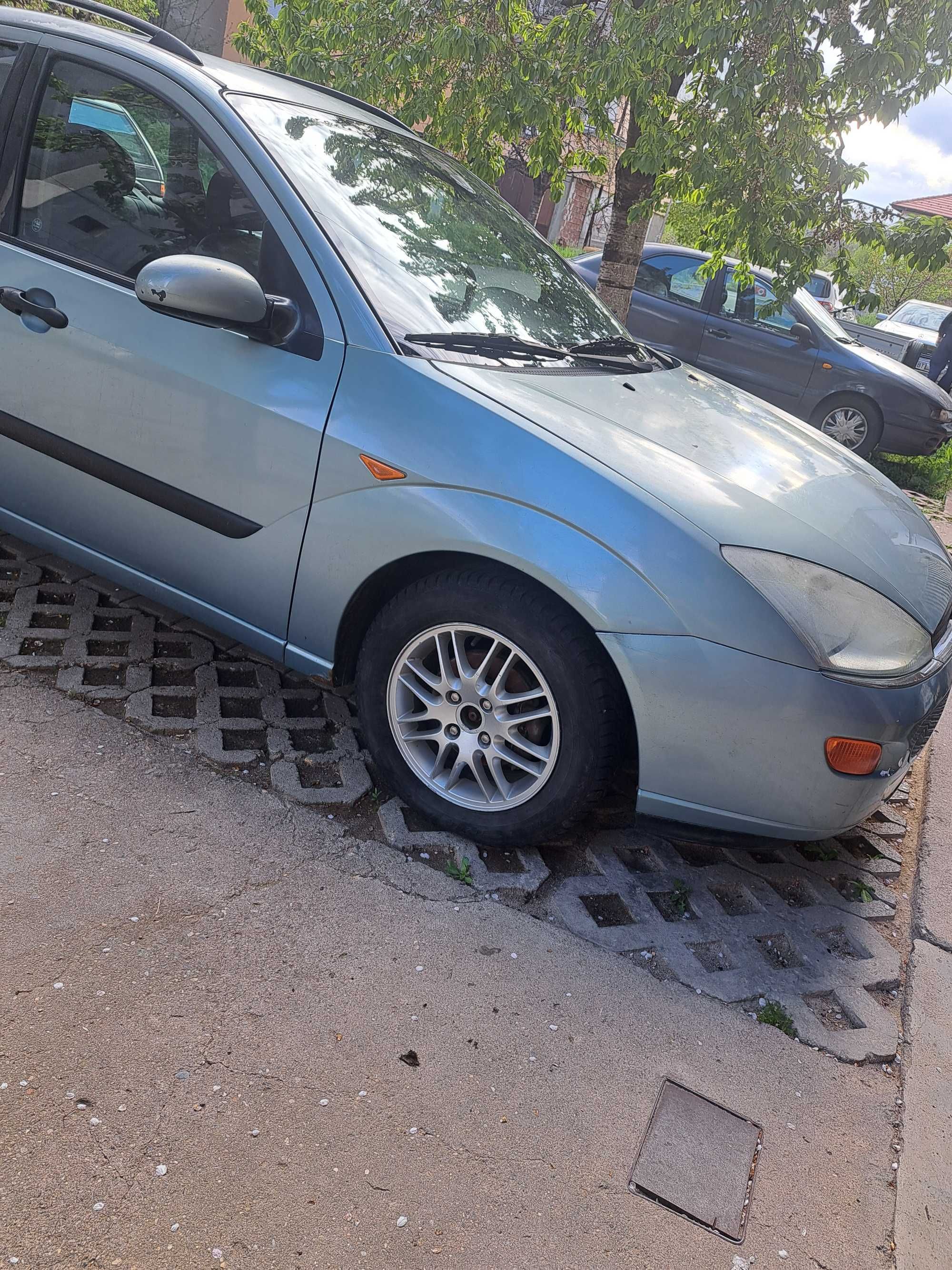 Продавам цяла за части Ford Fokus GHIA 1.8 TDDi 90коня.Колата не пали!