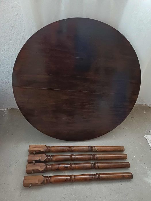 Кръгла кухненска маса