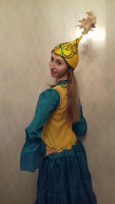 Казахский национальный костюм для девушки