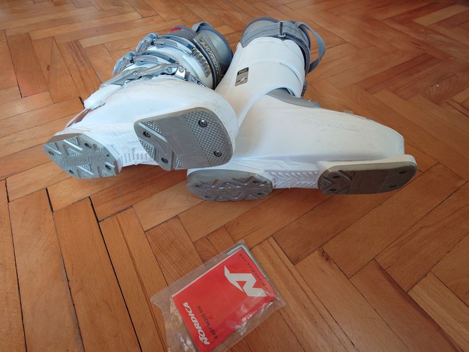 Дамски ски обувки Nordica Easy Move XE