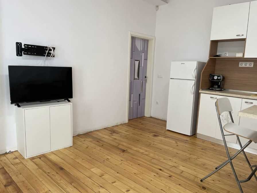Дава се под наем Тристаен апартамент в София, Център - 74 кв.м за 720 € - Снимка #2