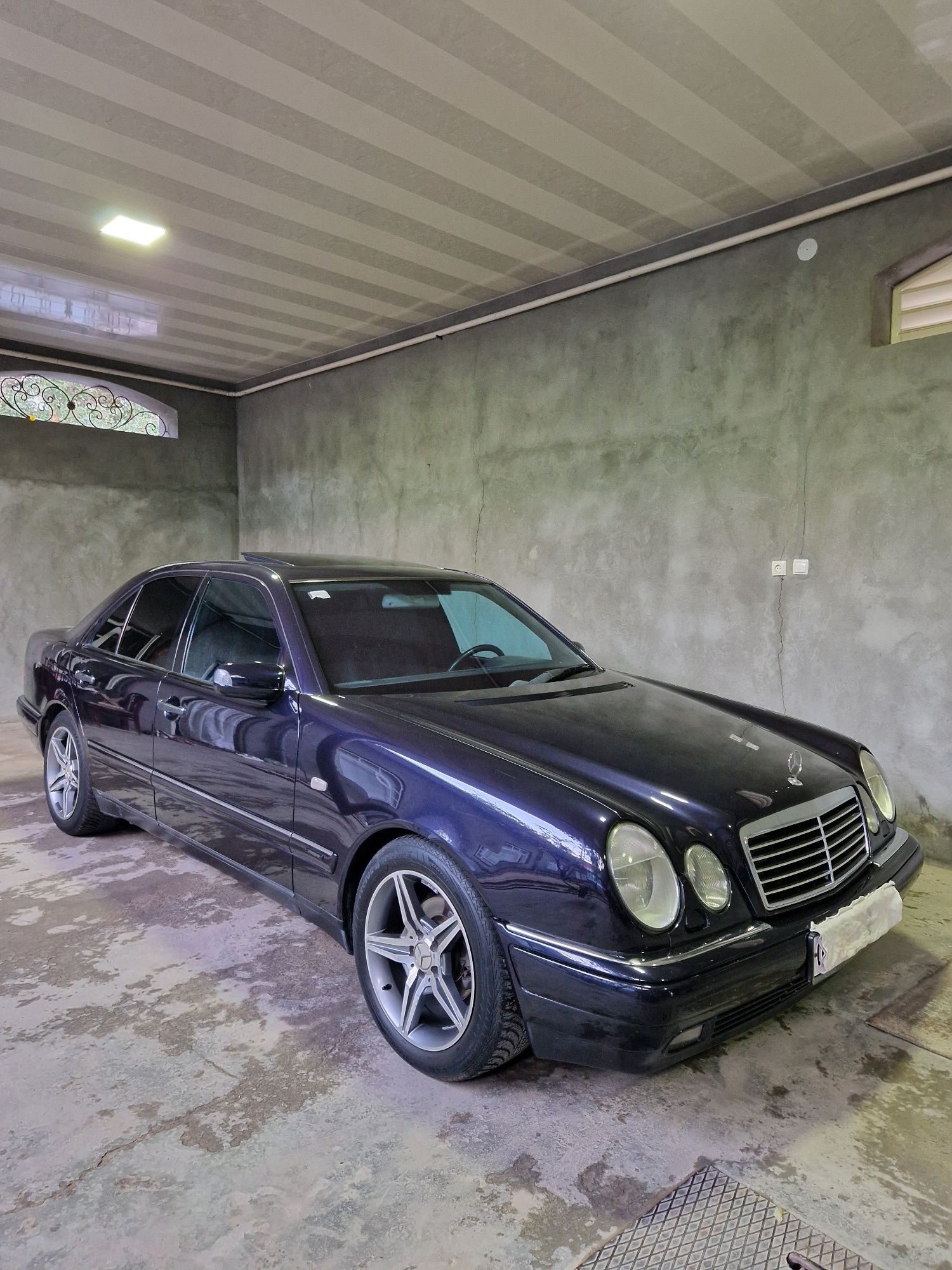 Mercedes-Benz W210