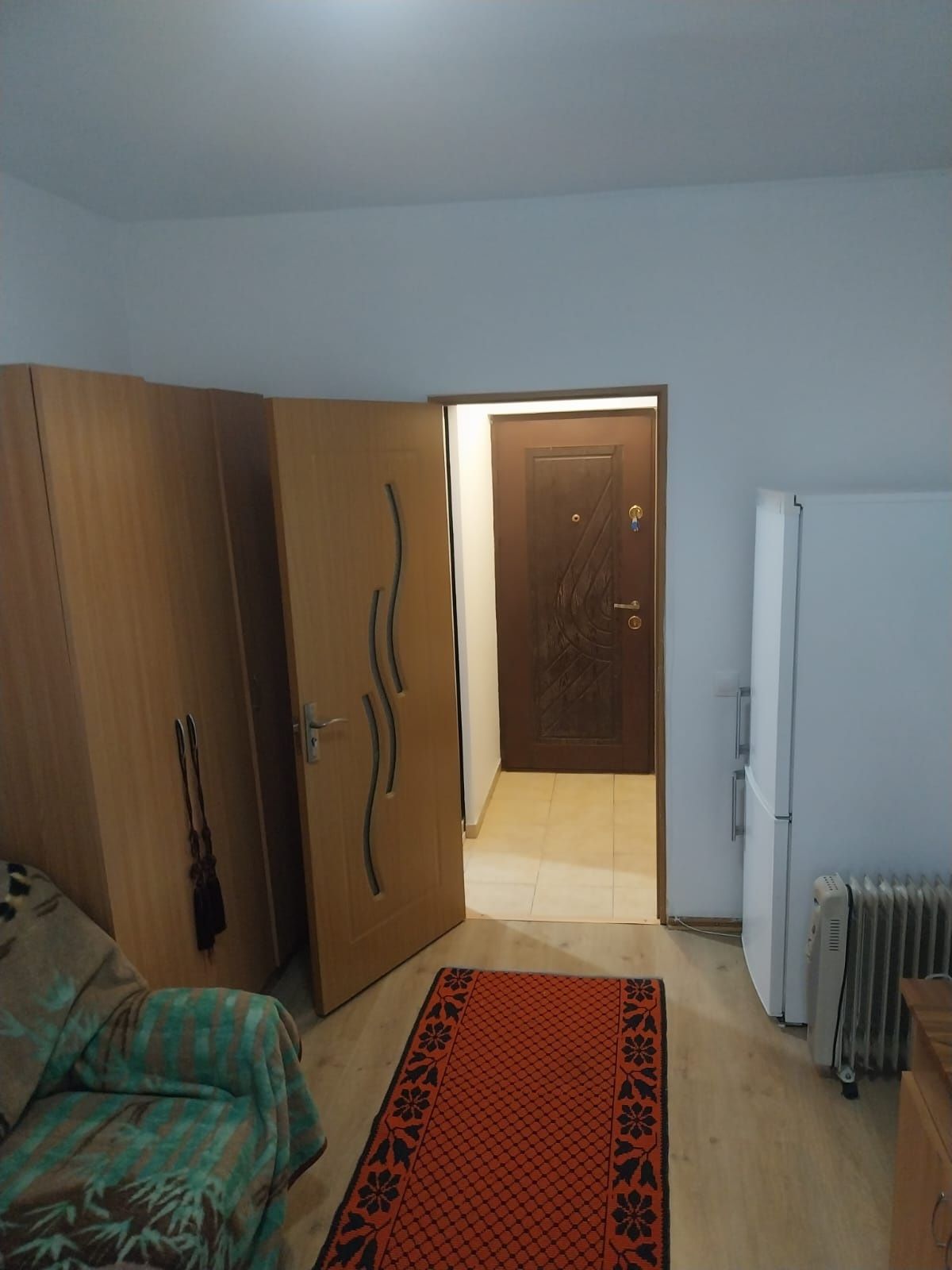 Închiriez garsoniera confort 3