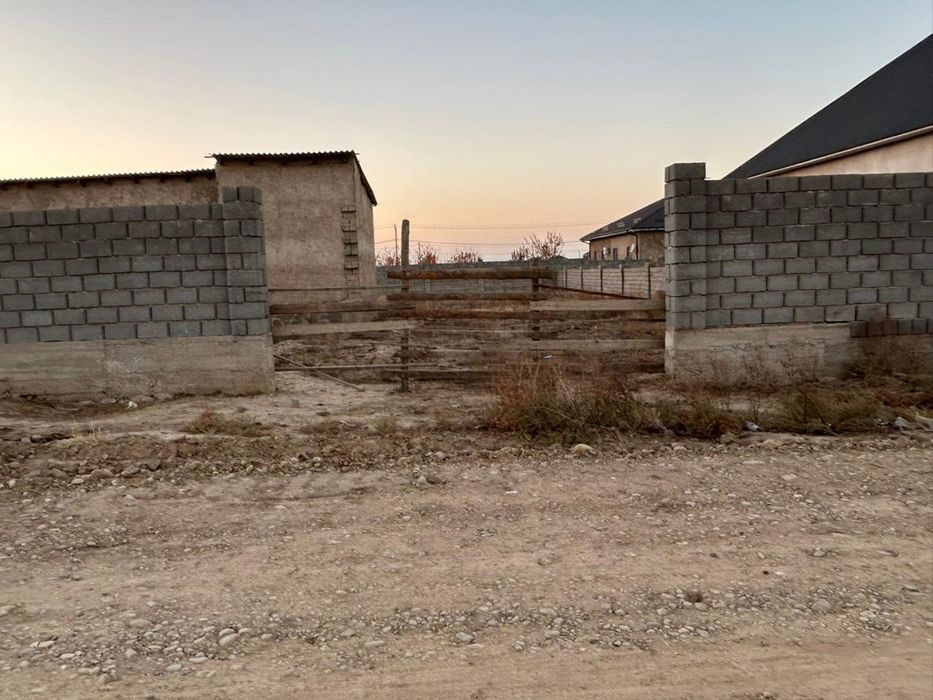 Продам 10соток с фундамент 10/11,  на фундаменте 2 комнат времянком