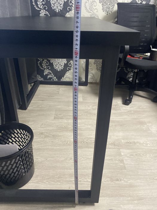 Стол компьютерный.