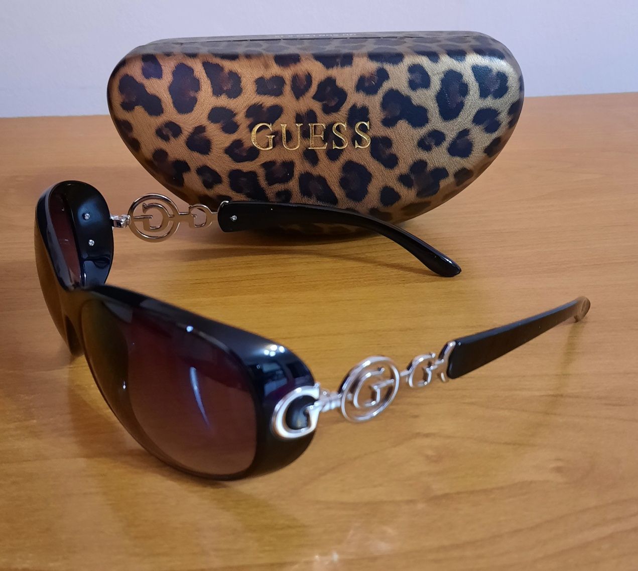 Ochelari de soare Guess