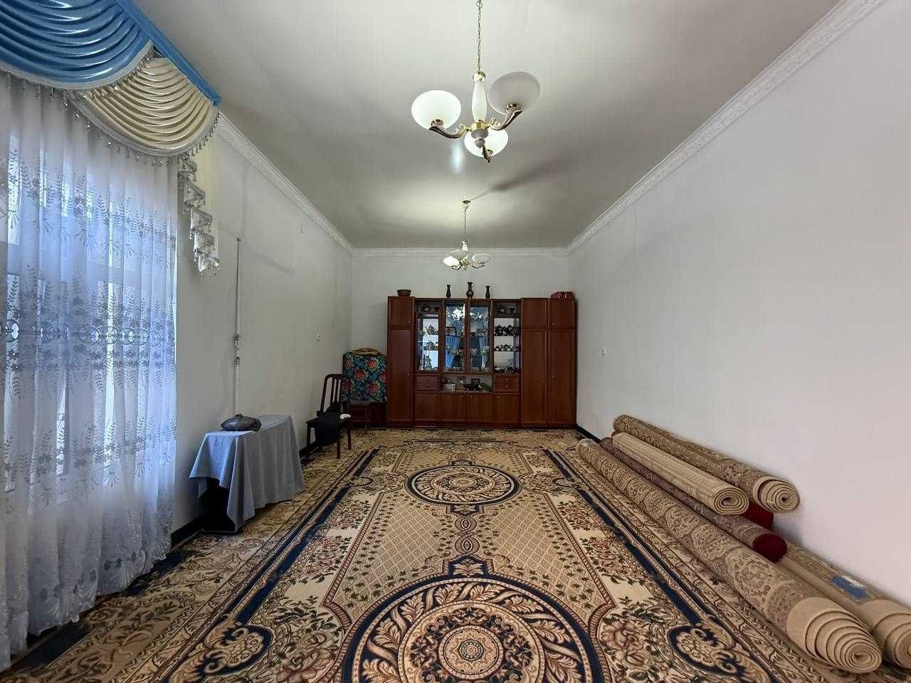 2 sotixli tayyor hovli ko‘plab jihozlari bilan birga sotiladi.
