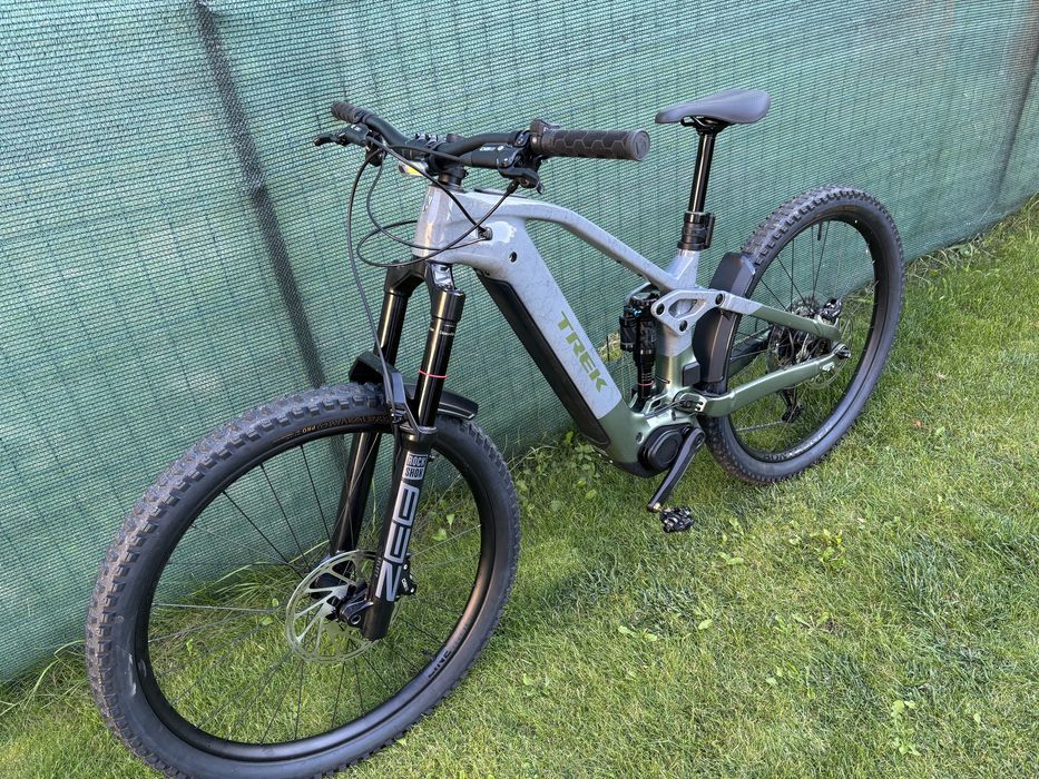 Bicicleta electrica mtb full suspension Trek