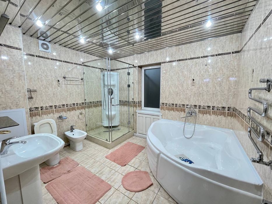 Срочно продажа кв  Ракат Махалля 5 ком 3/4 этаж 236м2