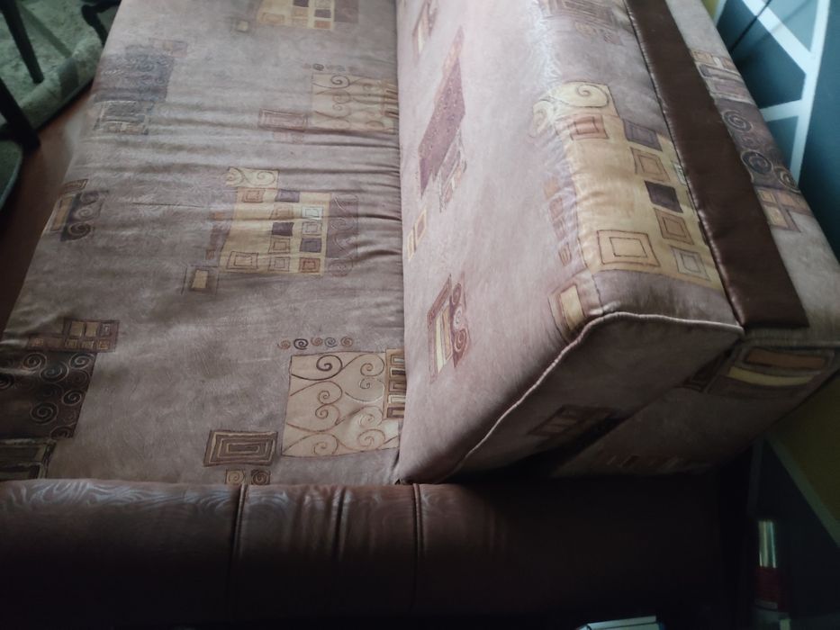 Подарявам разтегателен диван