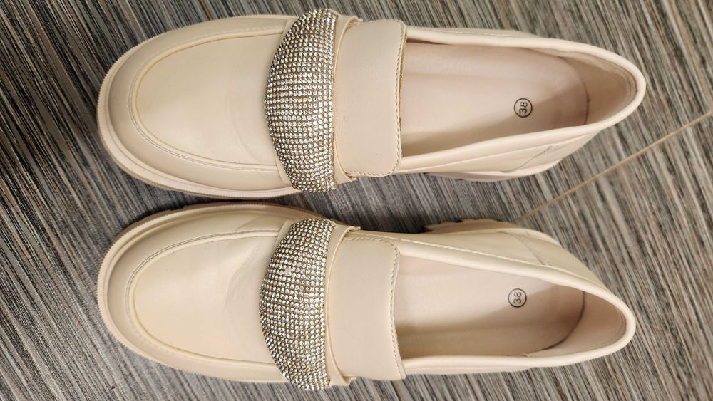 Обувки нови мокасини