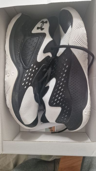 Vand adidasi Under armour noi pret negociabil