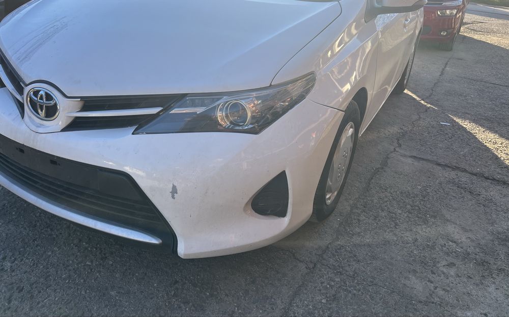 На части Toyota Auris 1.4 D