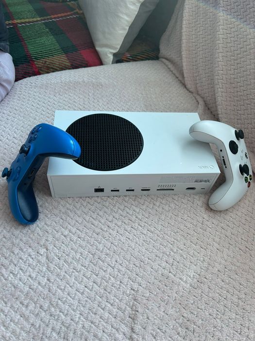 Vând Xbox serie S 512 GB