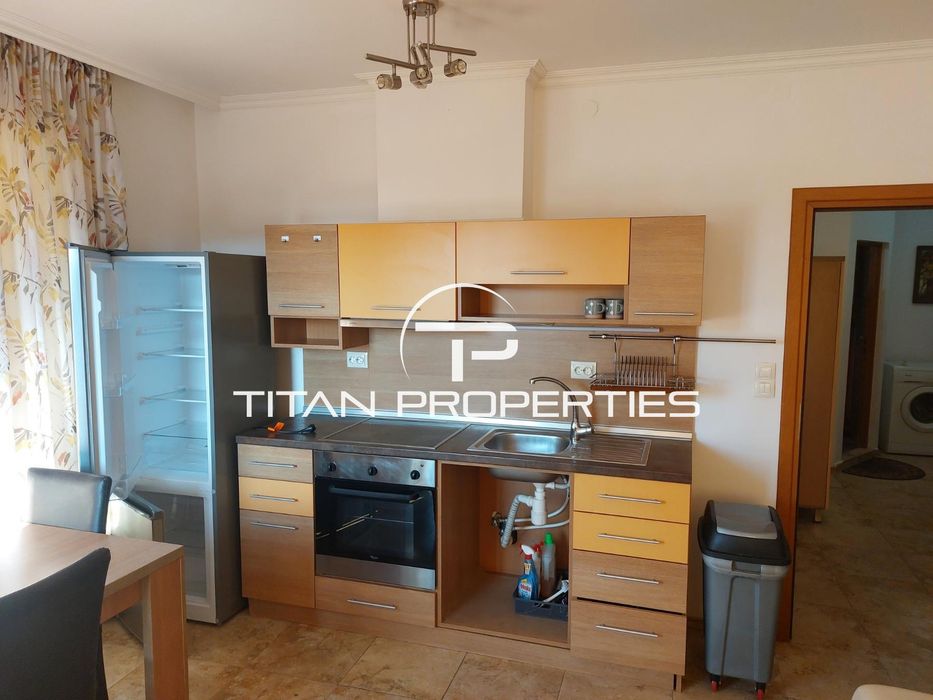 Дава се под наем Двустаен апартамент в Бургас, Център - 55 кв.м за 408 € - Снимка #1