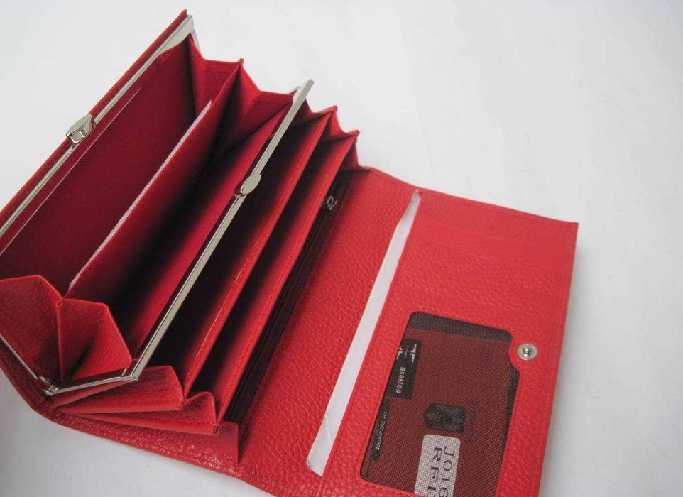 Portofele din piele pentru femei