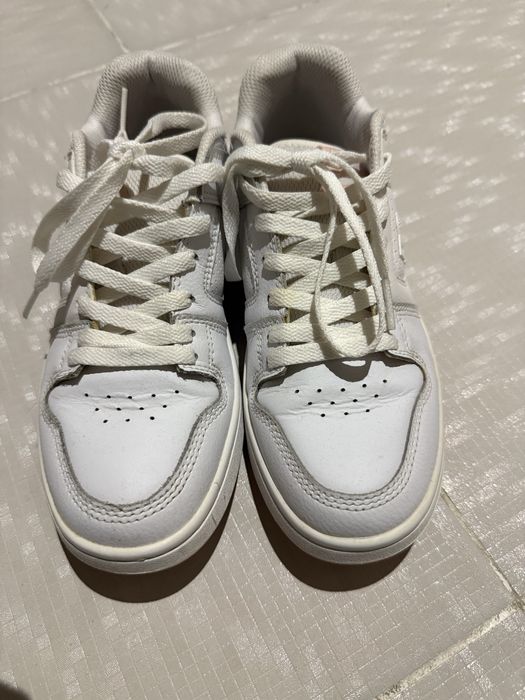 Бели оригинални маратонки