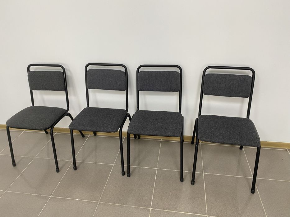 Продаются 4 стулья и 1 кресло для офиса (НОВЫЕ)