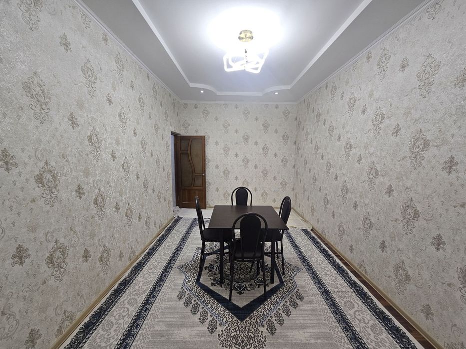 Сдаётся новая 1 ком квартира на 3 этаже с новый обстановкой Семье 
Дом