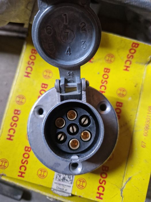 Розетка для прицепа новая