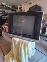 Телевизор LG среднего размера