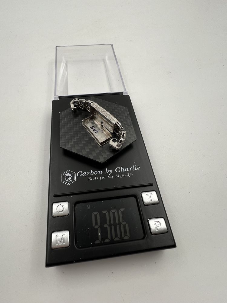 Платинен часовник с брилянти 0.60ct