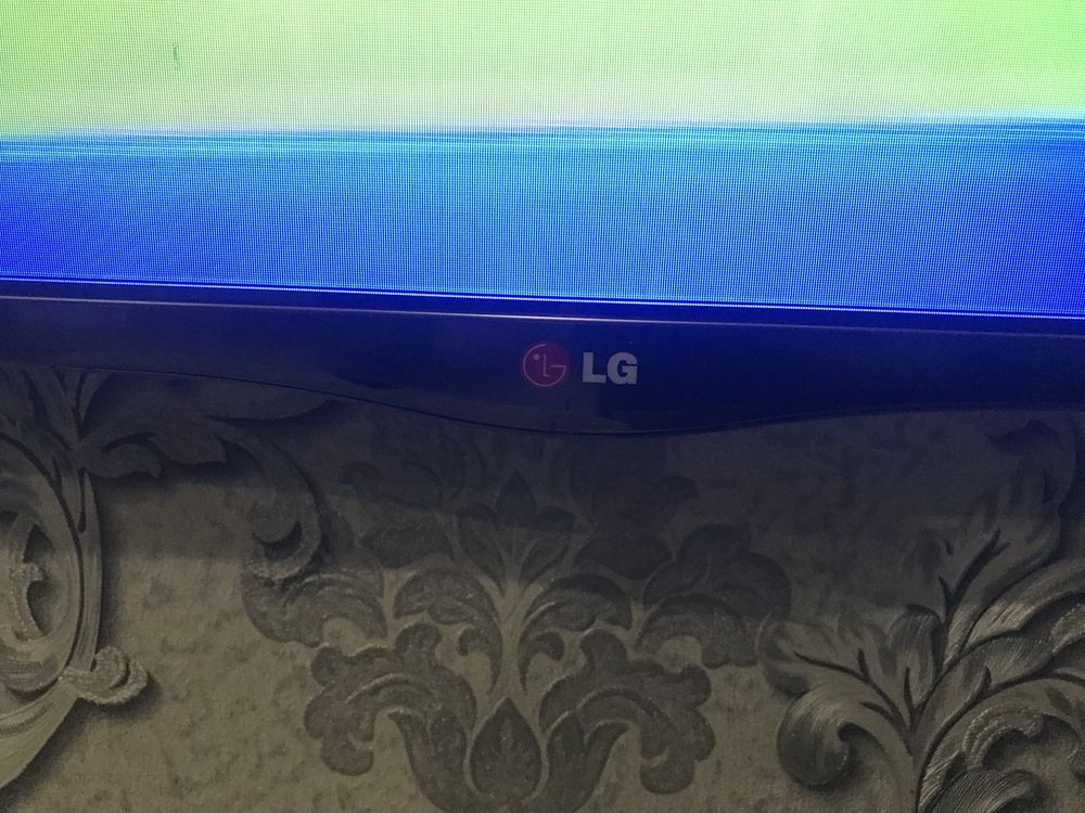 Продам срочно телевизор LG 120см