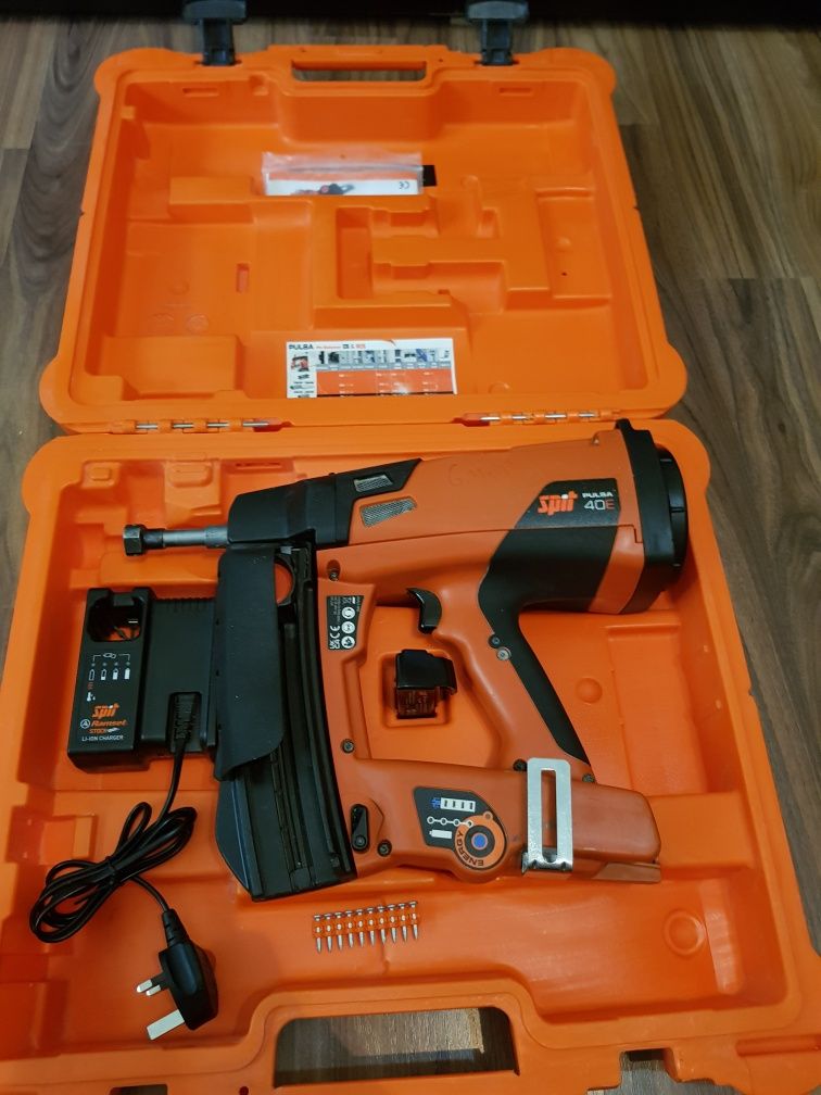 Pistol de bătut cuie în beton Spit Pulsa 40E