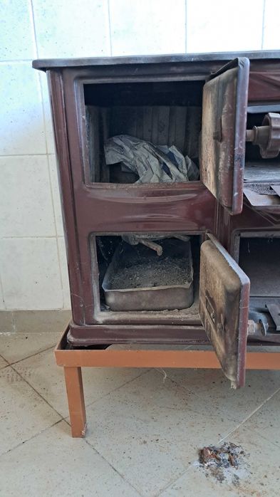 Печка с фурна на дърва