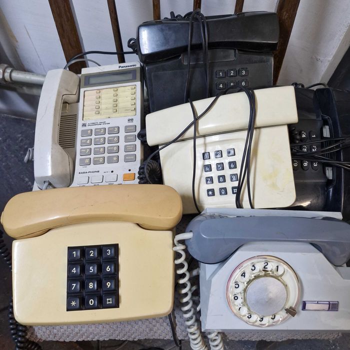 Телефонные аппараты ретро.