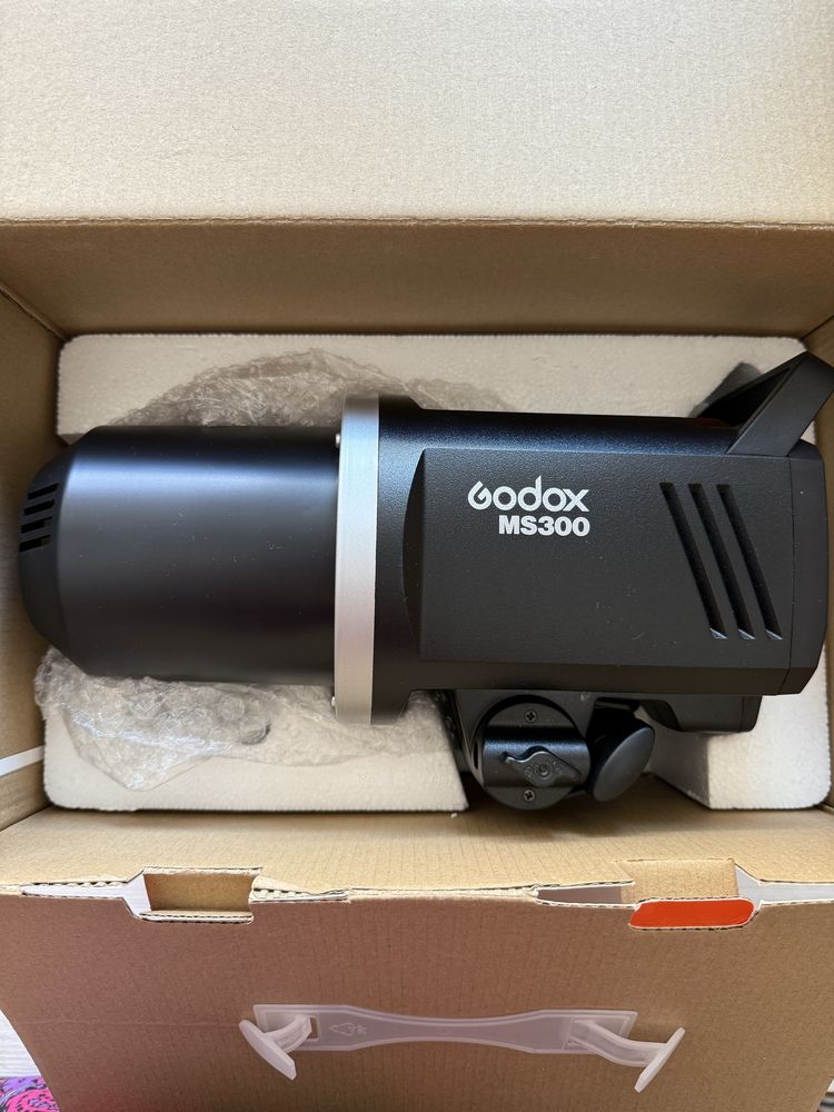 Студийная  вспышка Godox ms300 / Vspishka / impuls svet godox