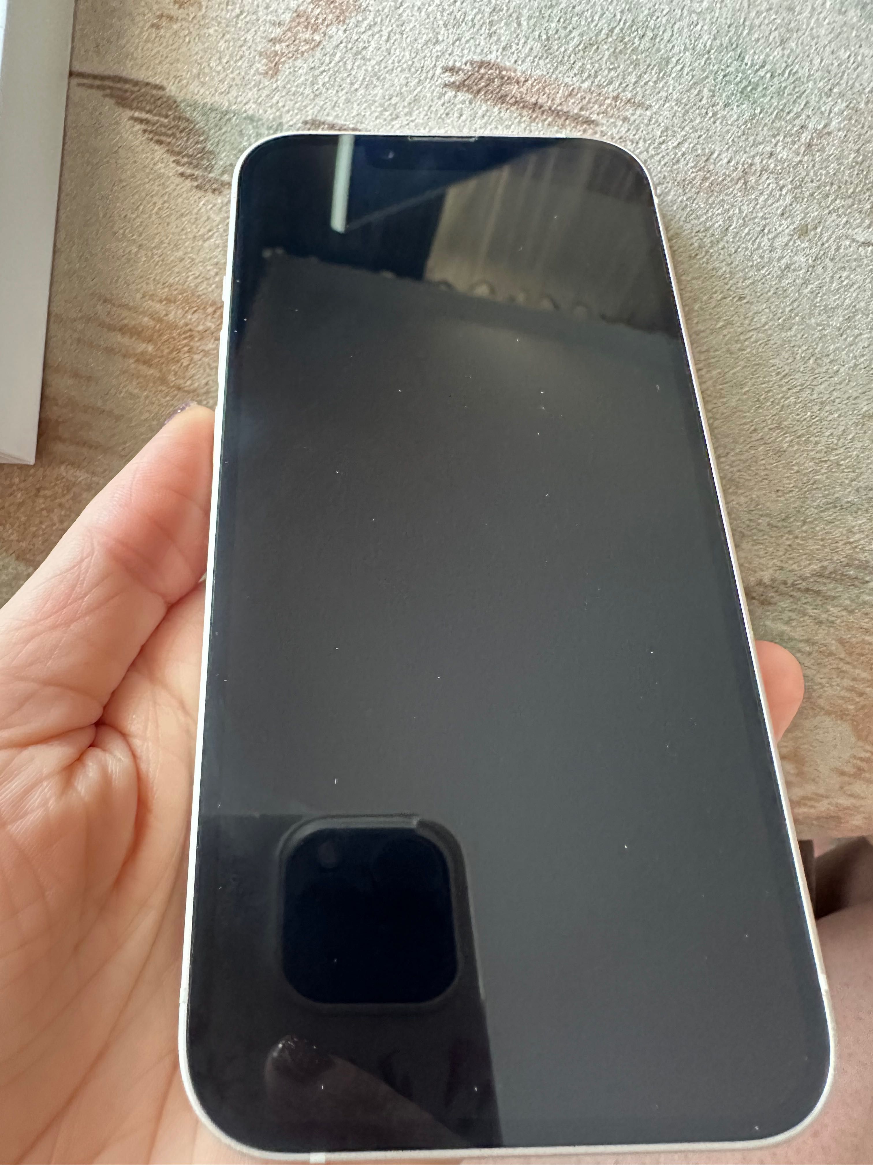 iPhone 13 в перфектно състояние