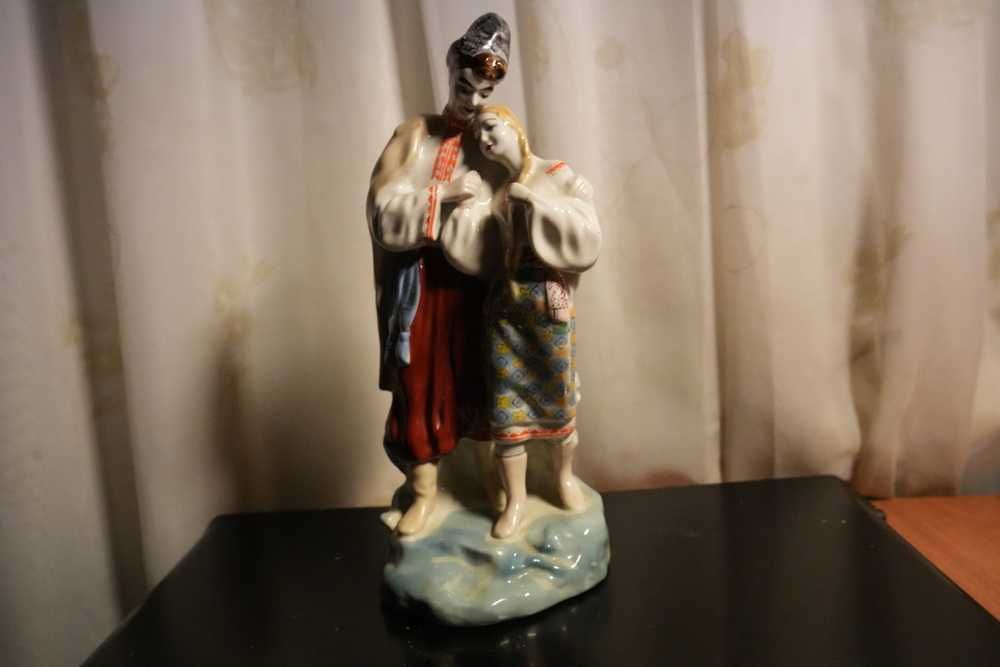 Антикварная статуэтка «Украинская пара»