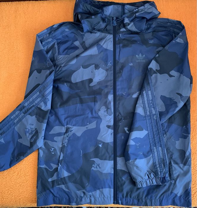 Нова ветровка Адидас М размер, суичър Alpha