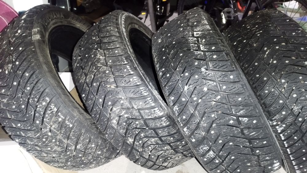 Продам шины комплект зима в хорошем состоянии!