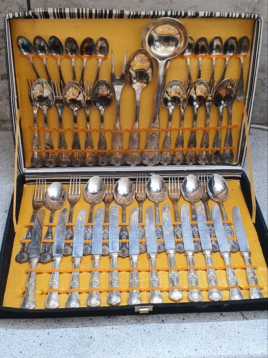 Италиански комплект посребрени прибори.
                 SUPER INOX