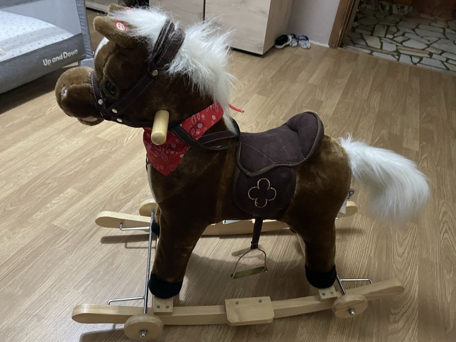 Люлка плюшена кон Chipper