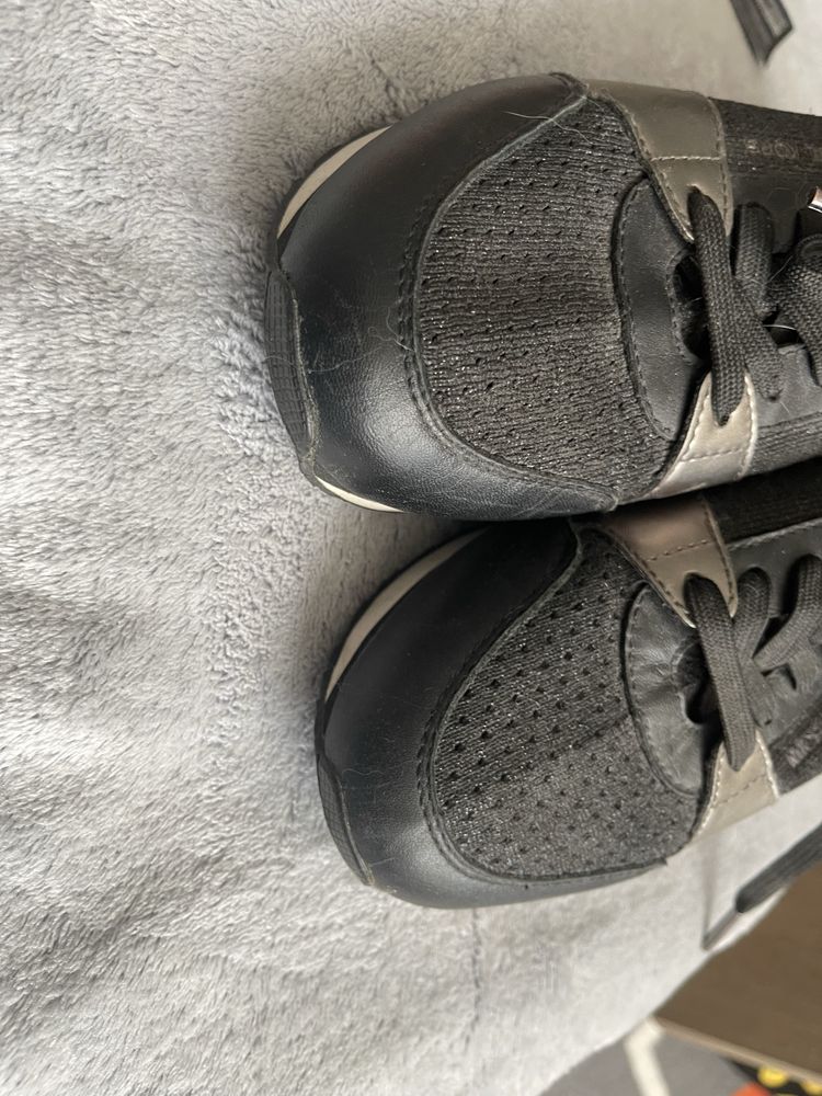 Продавам маратонки Max Mara 37 размер