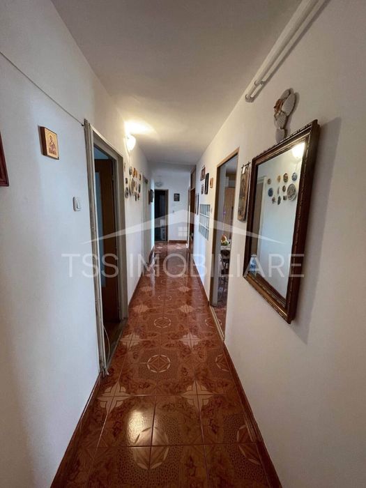 Vand apartament ultracentral, 4 camere, luminos si spatios