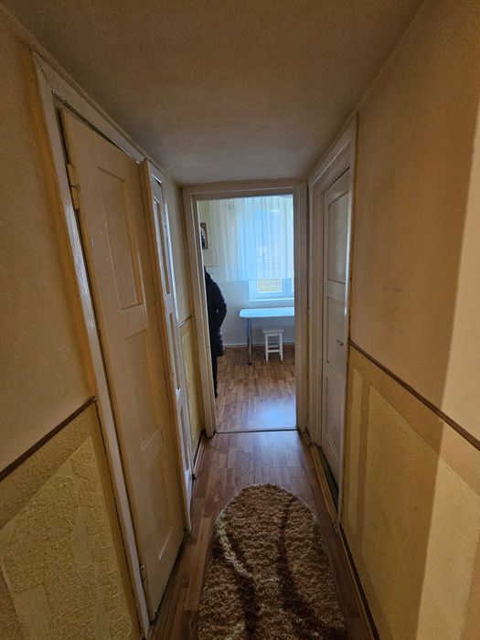 Apartament 2 camere și beci la demisol, bloc cărămidă, reabilitat