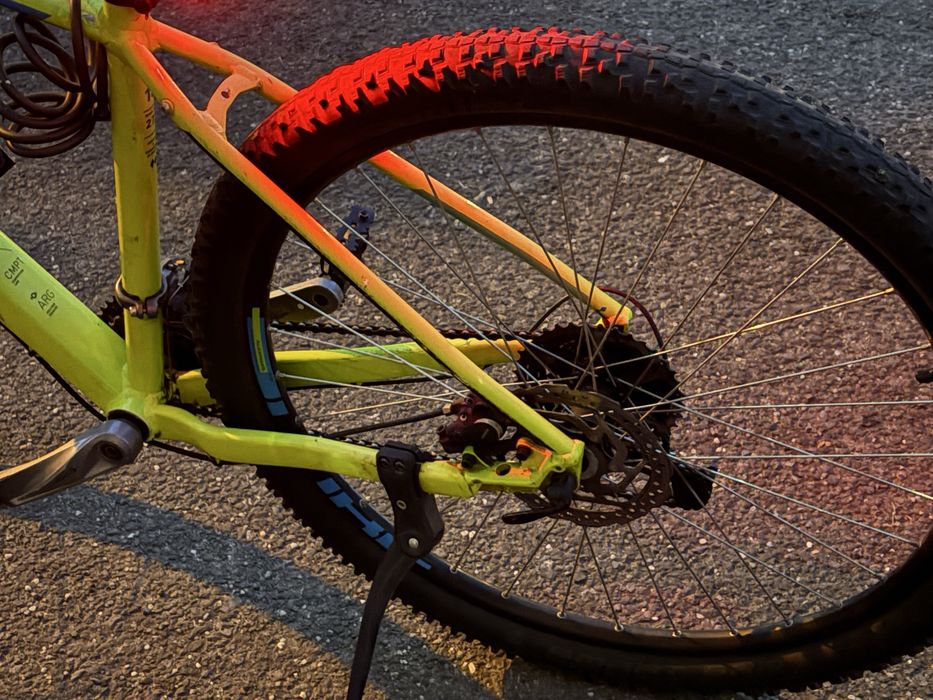 Bicicletă hard-tail CUBE Aim SL 27.5″ – stare bună, accesorii incluse