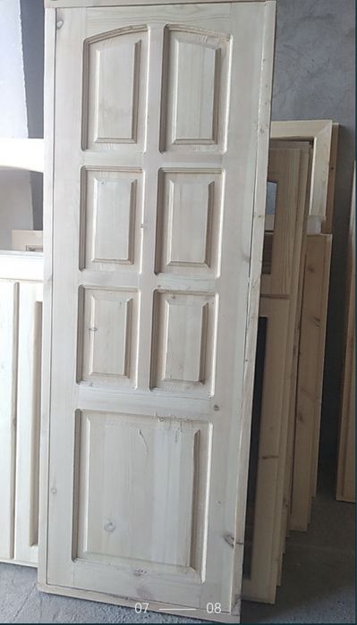 yog'och eshik va romlar