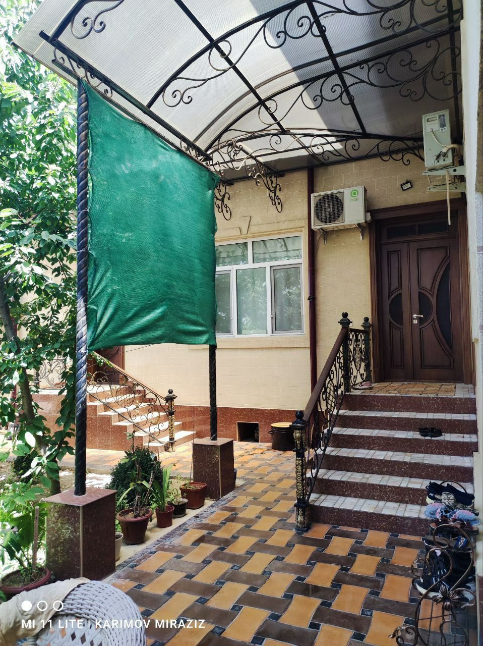Nazarbeda Xarakat Masjid kocha 3.5 sotux 6 ta xona 2 ta padvol bor