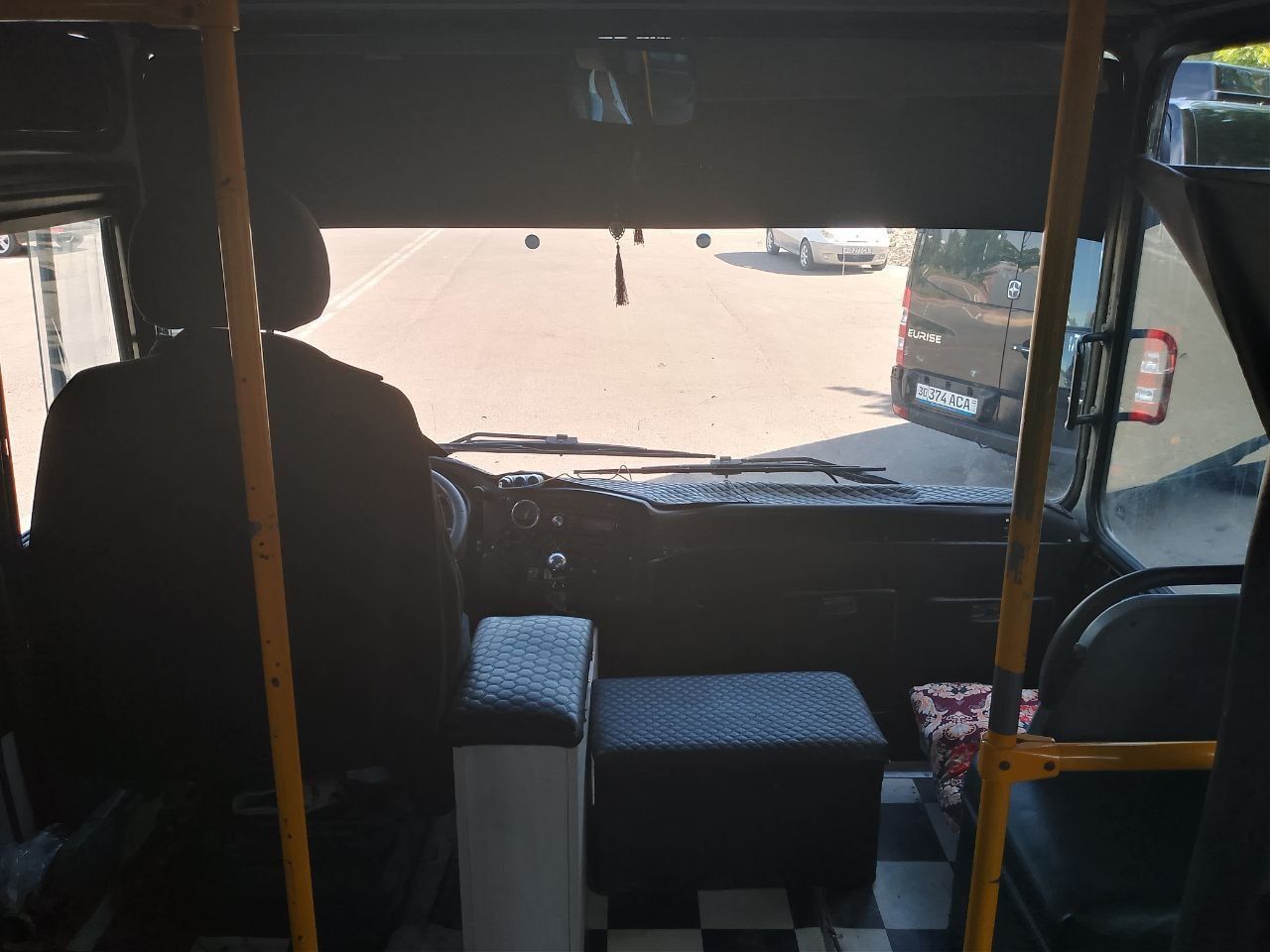 Isuzu avtobus sotiladi